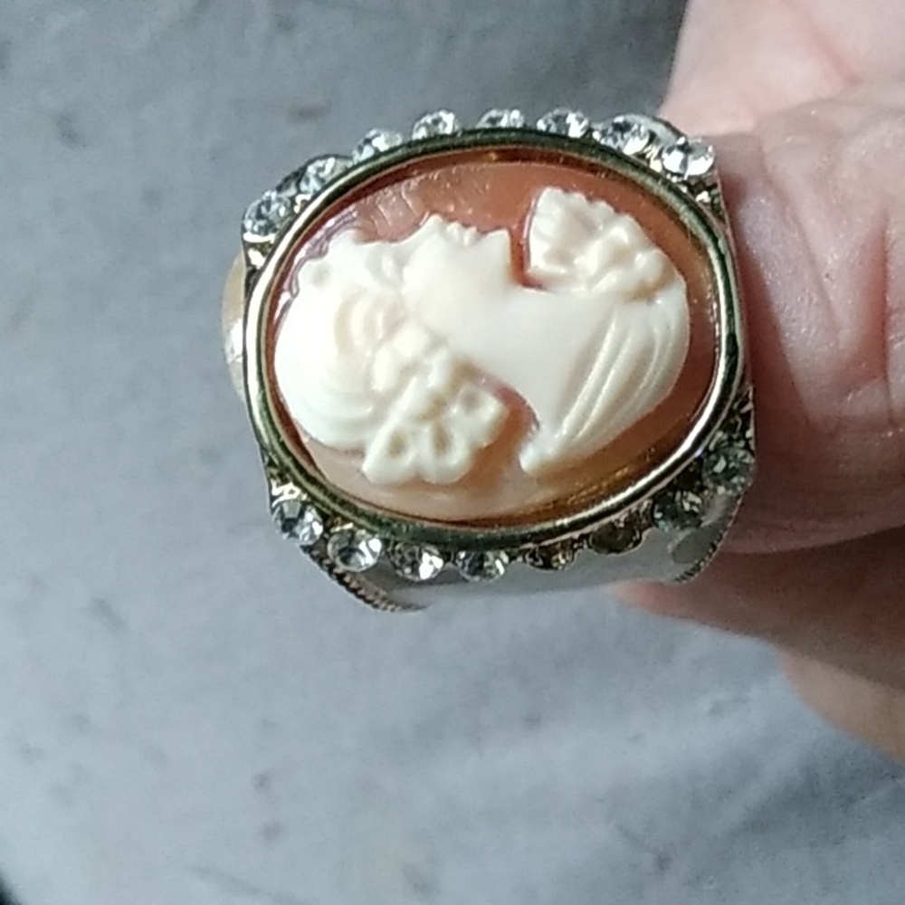 AMADEO SET HINGED BRACELET/RING.MOTHER OF PEARL,CAMEO,Swarovski accent,Gold - Picture 3 of 7
